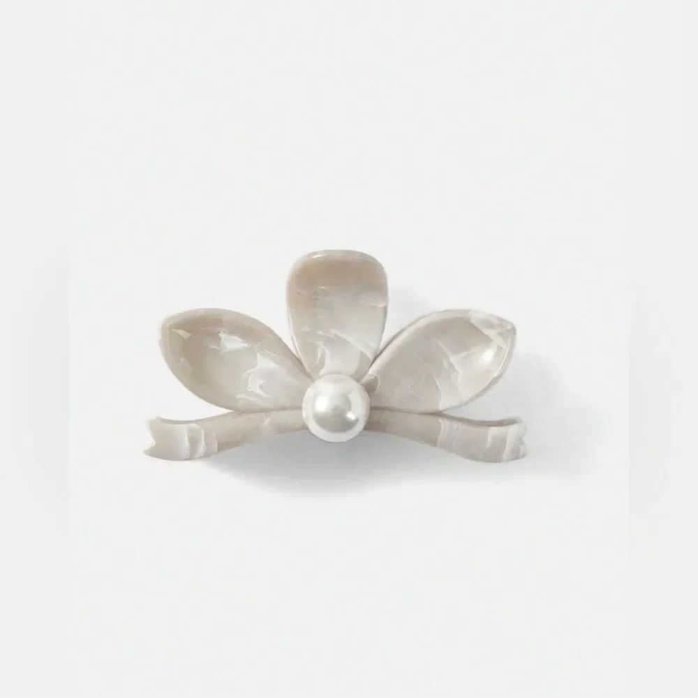 Pearl flower Hair Clip #1561 - Picture 2 of 5